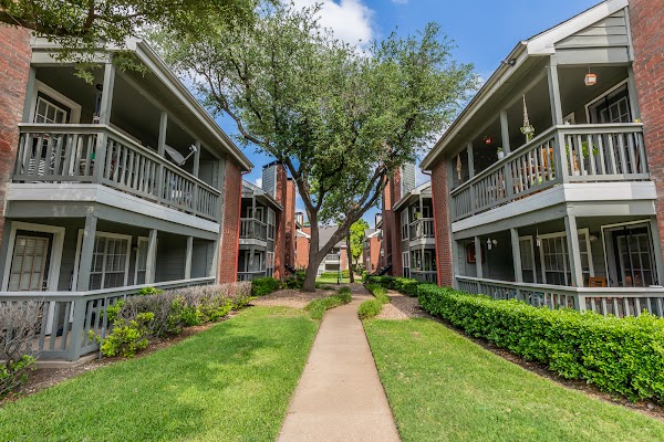 Pear Ridge apartments in Addison, TX