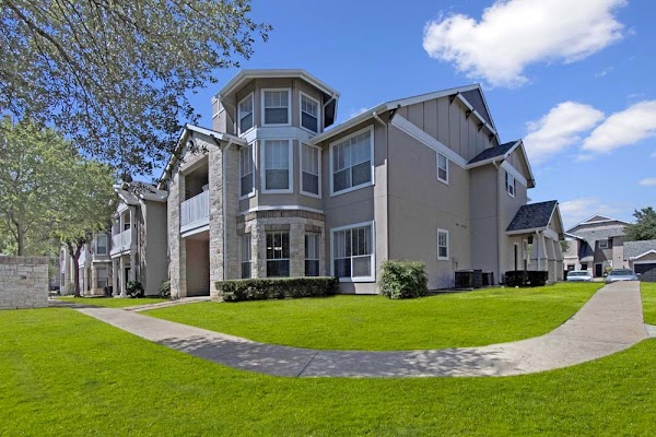 Somerset at Spring Creek apartments in Addison, TX