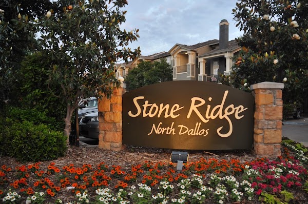 Stone Ridge apartments in Addison, TX