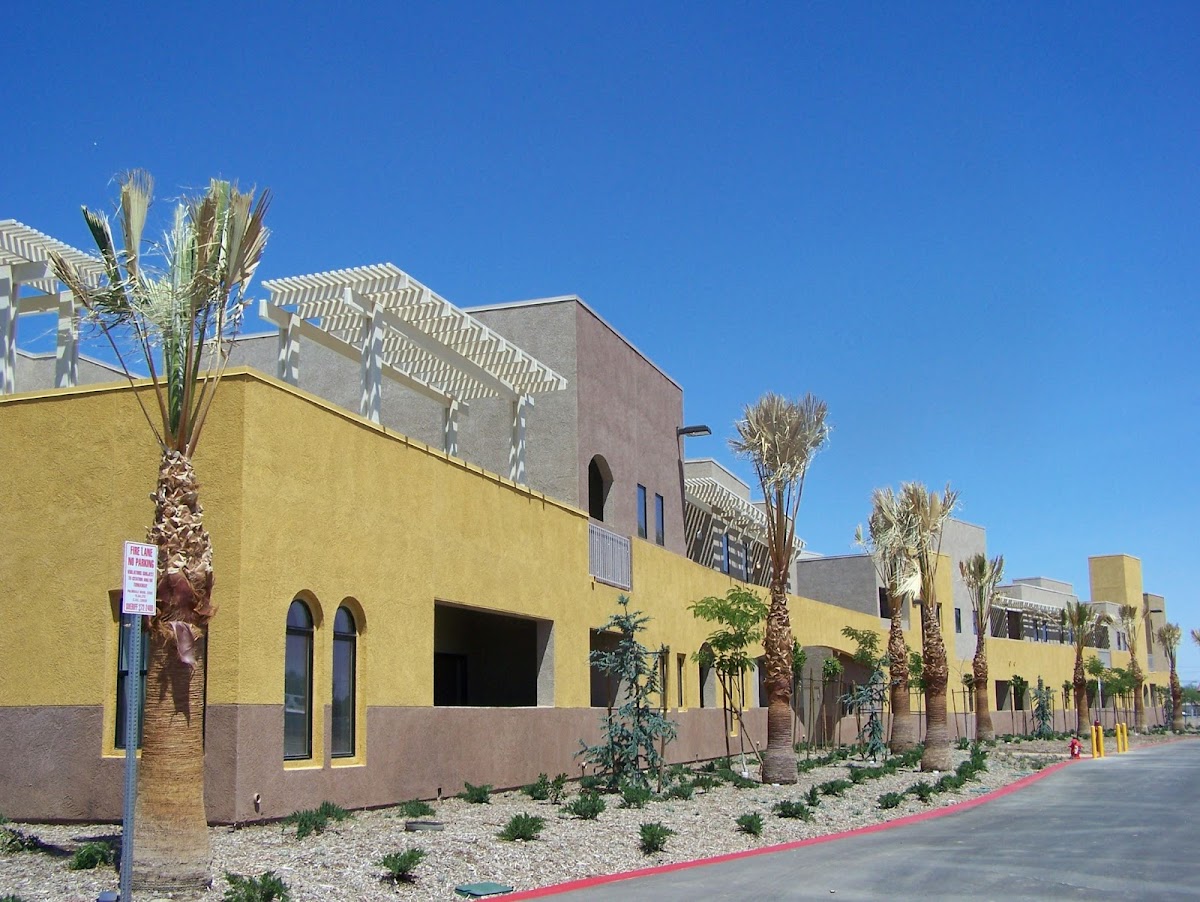Whispering Palms apartments in Palmdale, CA