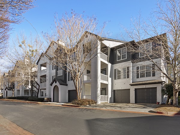 Bell Alpharetta apartments in Alpharetta, GA