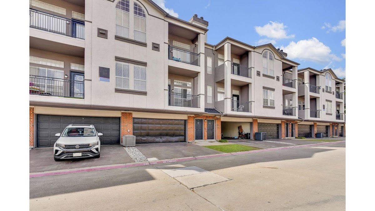 Premier at Prestonwood apartments in Dallas TX