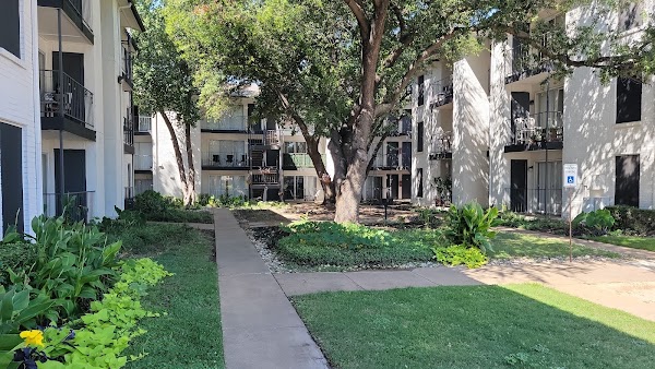 Villas on Rosemeade East apartments in Addison, TX